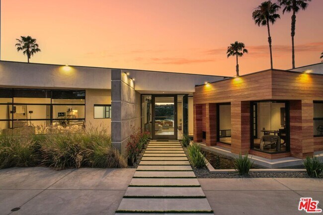 Photo - 455 Castle Pl