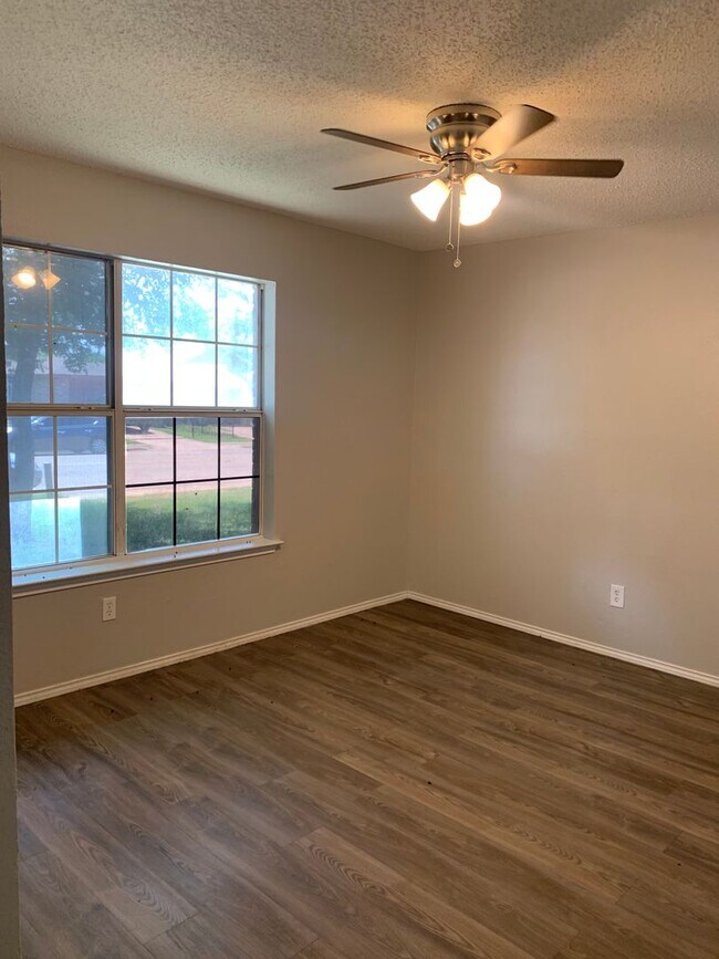 Photo - 4427 Las Haciendas Dr