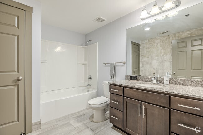 1BR, 1BA - 700SF