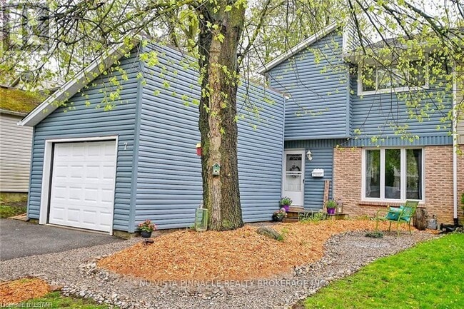 Photo - 7 Ranchwood Crescent