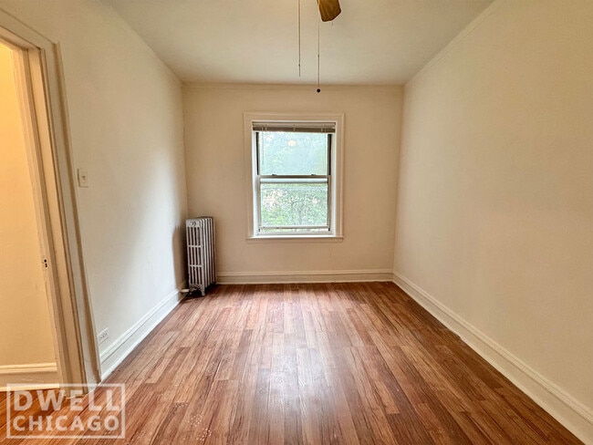 Photo - 2530 N Sawyer Ave Unidad 208