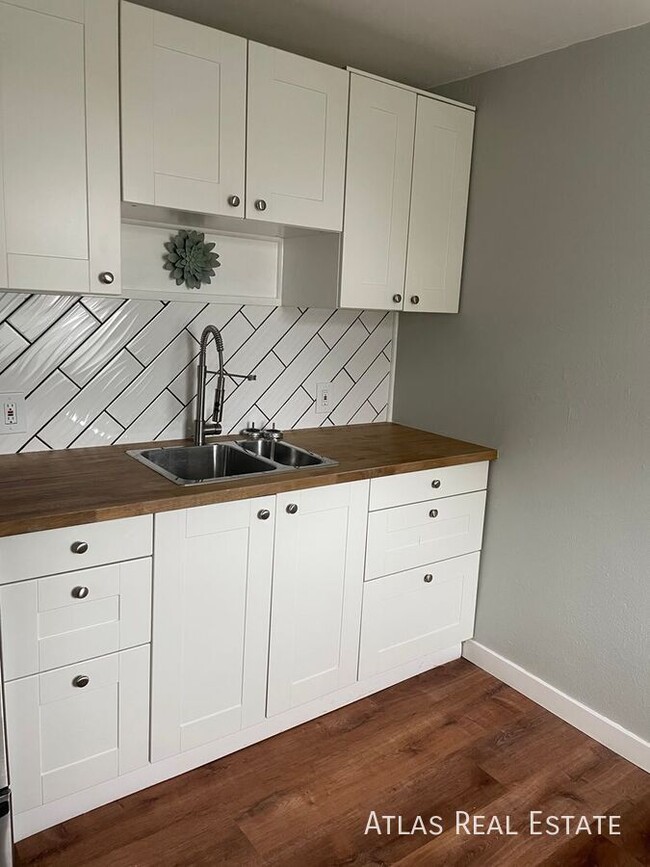 Photo - 3825 S King St Apartment Unit 3827