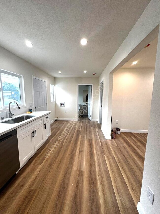 Photo - 702 N Garey Ave Unit 117 E Pearl St