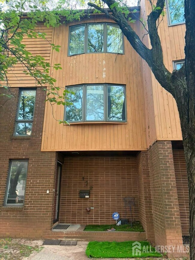 Building Photo - 152 George St