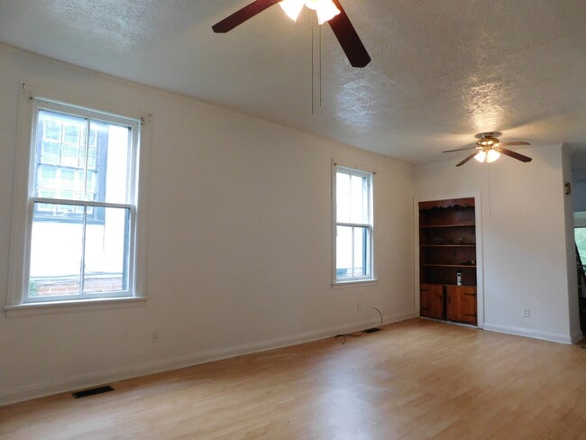 Photo - Three Bedroom - One Story House for Rent!