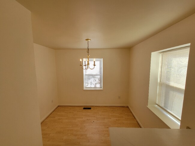 Photo - 815 Stoll St