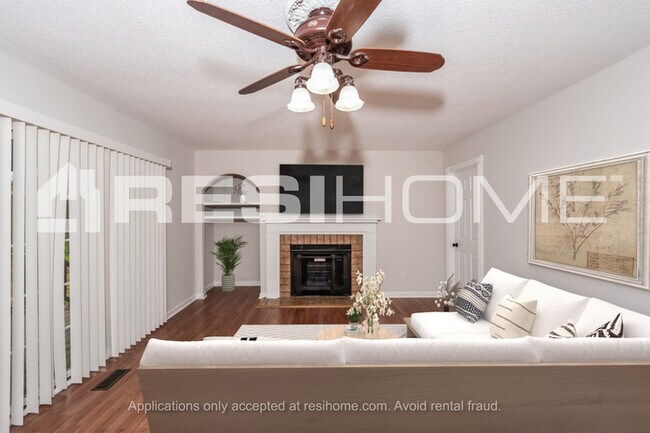 6870 Ridgewood Dr