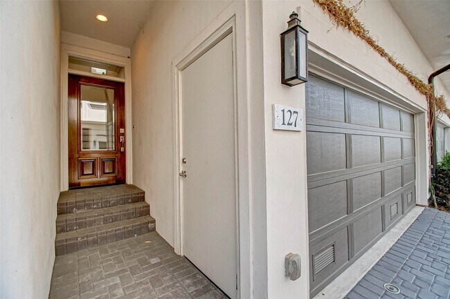 4031 Bellefontaine Unit 127