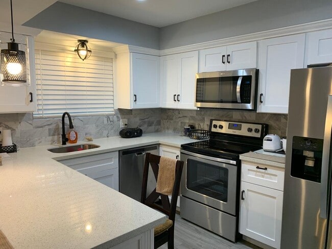 Photo - 1900 Peach Ave