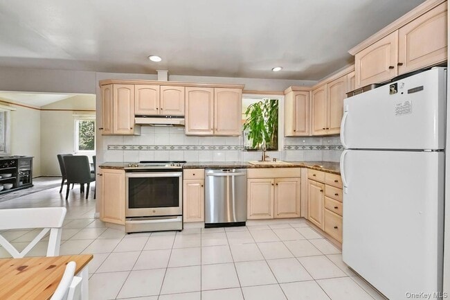 Photo - 568 Manville Rd Unit Upper R