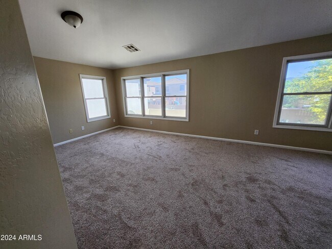 Photo - 2303 E La Salle St