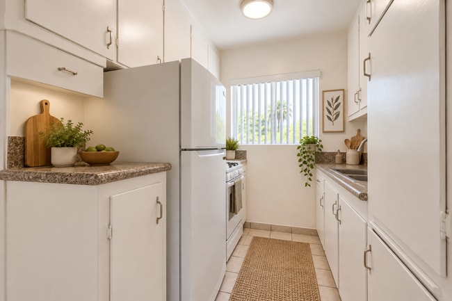 2425 - 2431 S. Ridgeley Dr
