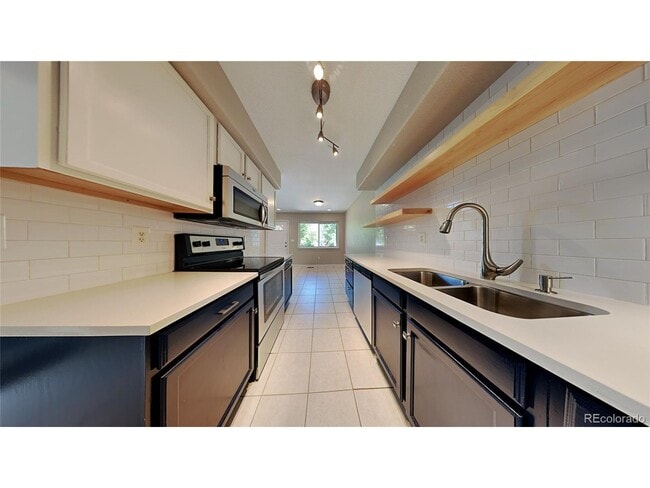 Building Photo - Refined Louisville Townhome — Garage, Gas Fireplace, and Private Deck