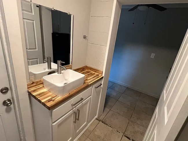 Photo - 1240 Levy Ave