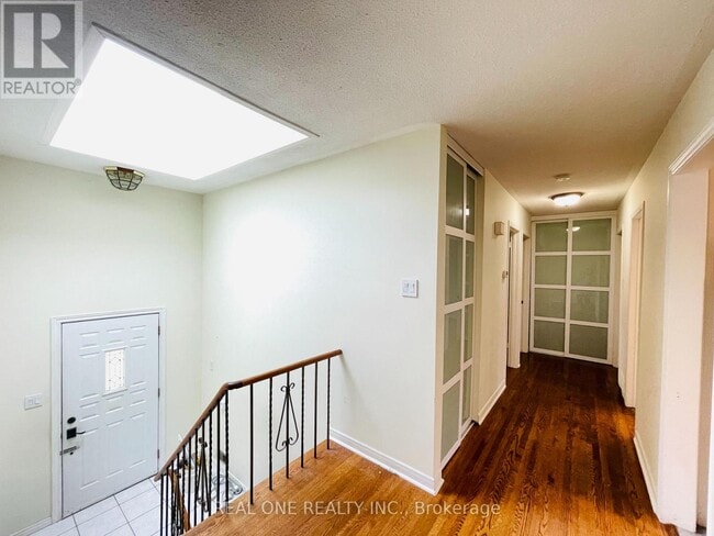 Photo - 2249 Wyandotte Dr