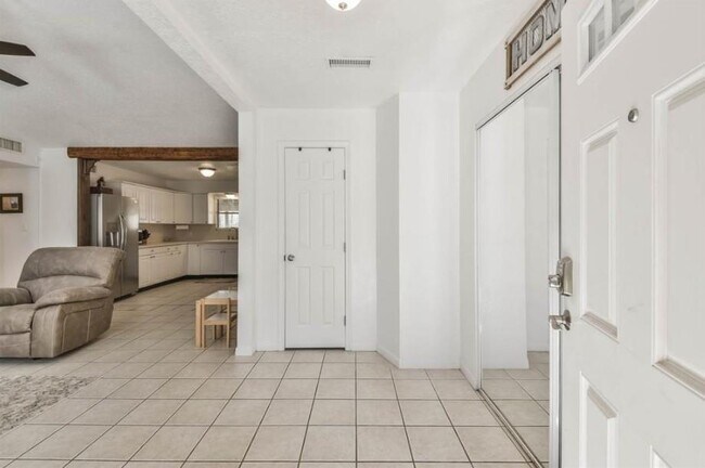 Photo - 606 Pine Bough Ln