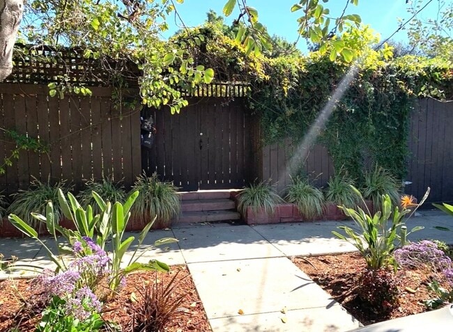 Photo - 1124 Manzanita St