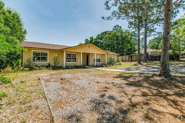 Building Photo - Experience the charm of this fabulous dupl... Rental