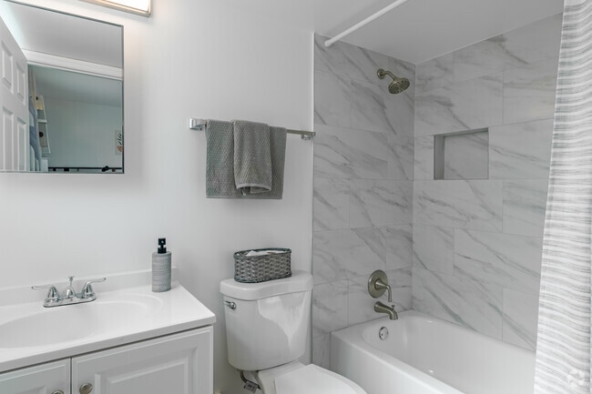 1BR, 1BA - 450SF