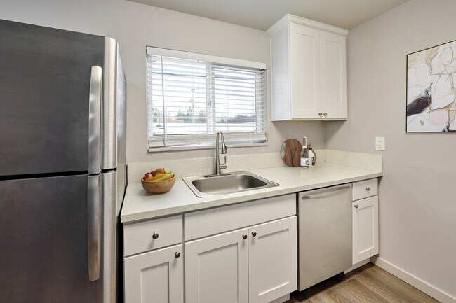 Photo - Hall Street Court