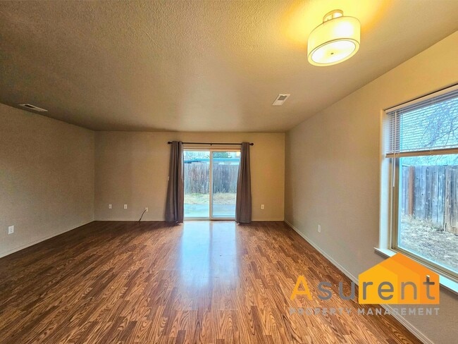 Photo - 210 Jeanette Ave