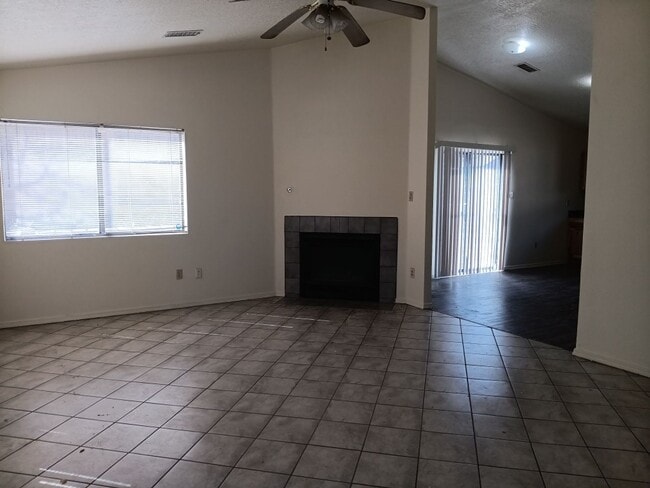 Photo - 3 Bedroom, 2 Bathroom Home! Schedule a Showing Soon!