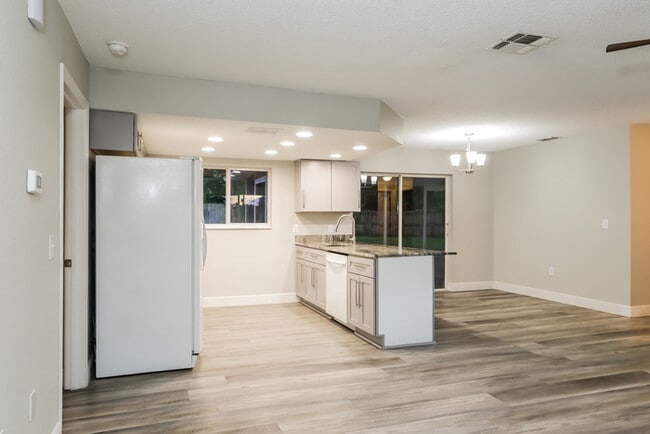 Photo - 5404 Deltona Blvd