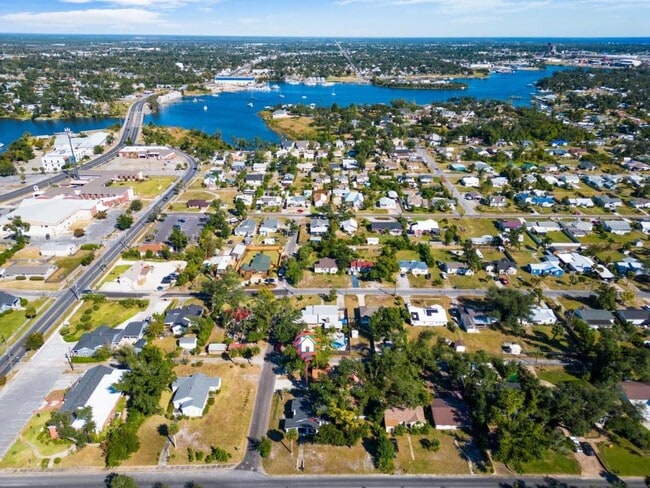 Photo - 342 N Cove Blvd
