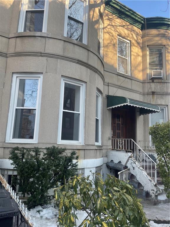 Building Photo - 5 E 10th St Unit 2