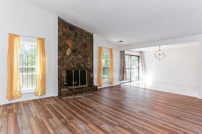 Photo - 135 Beethoven Ct
