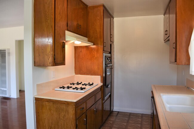 Kitchen - 372 E Orlando Way Unit 6
