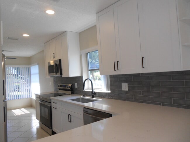 Photo - 13809 Royal Palm Ct Unit B