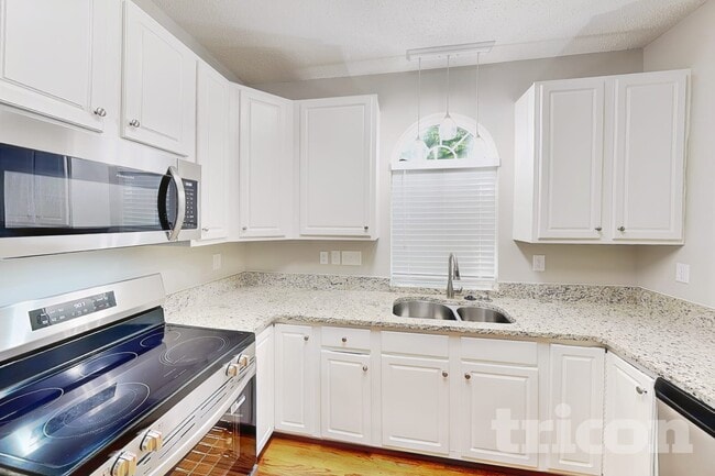 Photo - 1405 Wessex Ct
