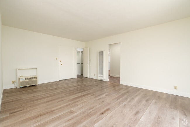 2BR, 1BA - 900SF - Living Room