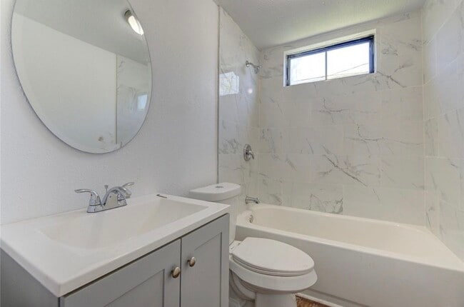 Photo - 7957 Ritz St