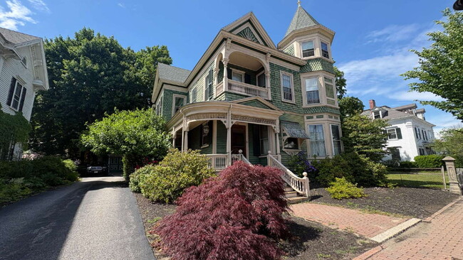 Building Photo - Stunning 4BR Victorian Home with 6 Off-Street Parking Spaces – Flexible Mid- to Long-Term Rental ...