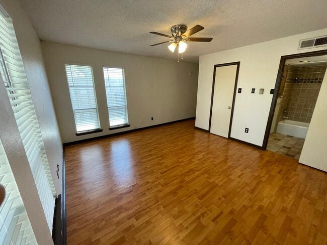5808 Sandhurst Ln Unit 5808 Sandhurst Unit D