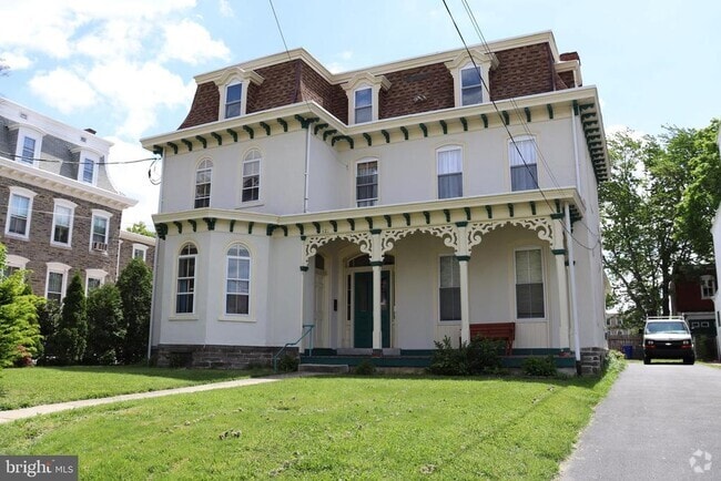 Building Photo - 421 Lyceum Ave Rental