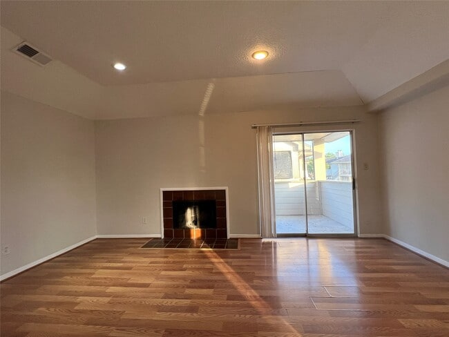 Building Photo - 11507 Meadow Ln Unit C
