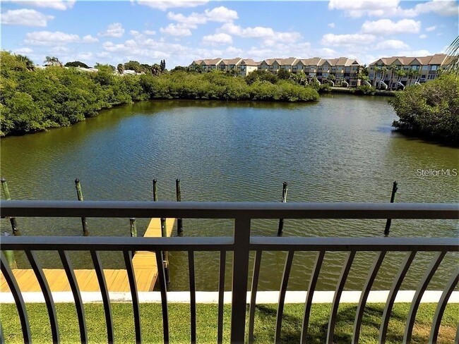 Building Photo - 8804 Bay Pointe Dr Unit 204