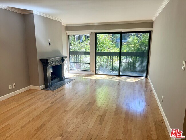 Photo - 950 Kings Rd Unidad 143