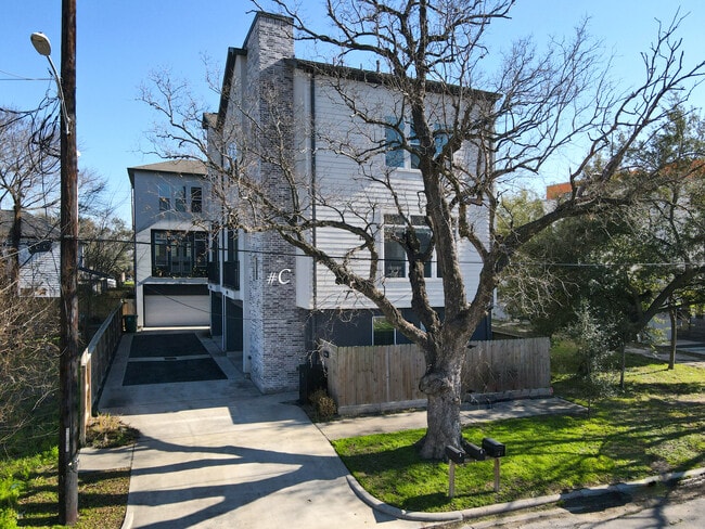 Building Photo - 3107 Saint Charles St Unit C