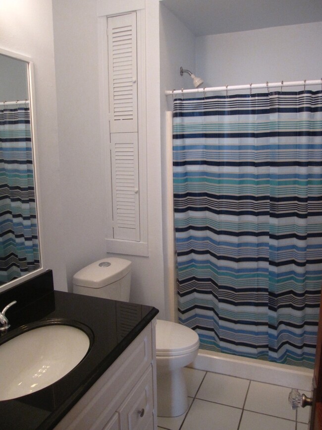 bath 1 - 124 Cortez N St Apartment Unit 124