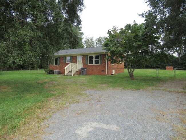 Building Photo - Lincolnton 3-Bedroom Ranch for Rent! Rental