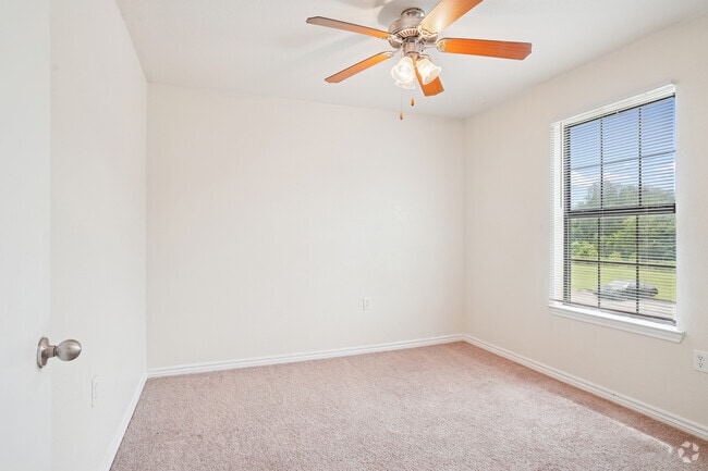 2BR, 1BA - 760SF - Second Bedroom