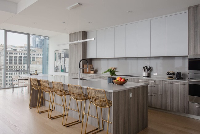 Photo - 54 E Randolph St Unit ID1029627P