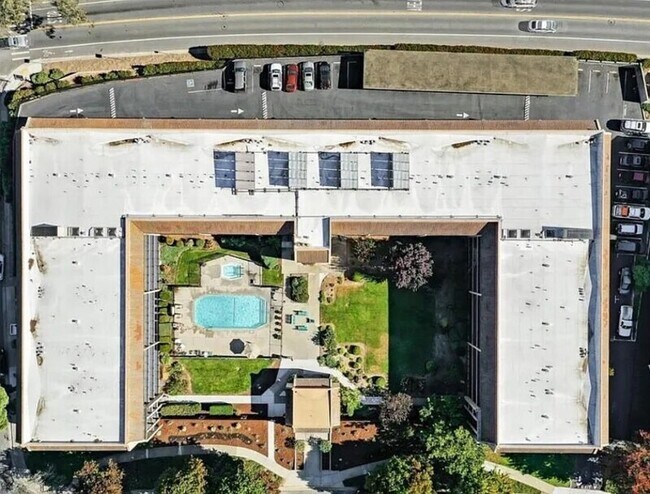 870 Park Ave Unit 104