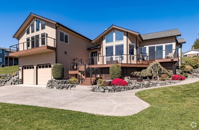 Building Photo - Stunning View Home In Oak Harbor! Availabl...