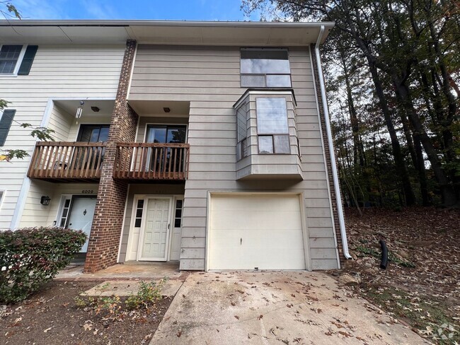 Building Photo - Charming 3BD, 2.5BA Raleigh Townhome In a ...