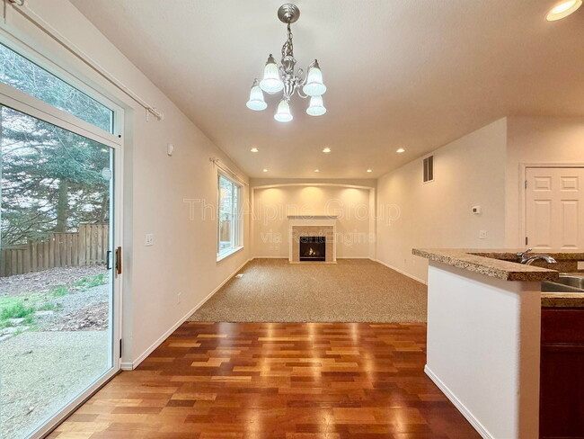 Photo - 958 SE Roundelay St